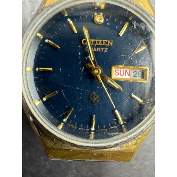 VTG Citizen CQ Watch Men\'s Black Dial Two Tone Day Date Round WR 2000-072138 main image 6